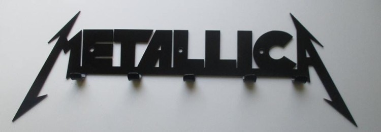 Wieszak z napisem Metallica.jpg
