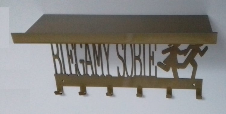 Wieszakopółka z napisem Biegamy Sobie.jpg