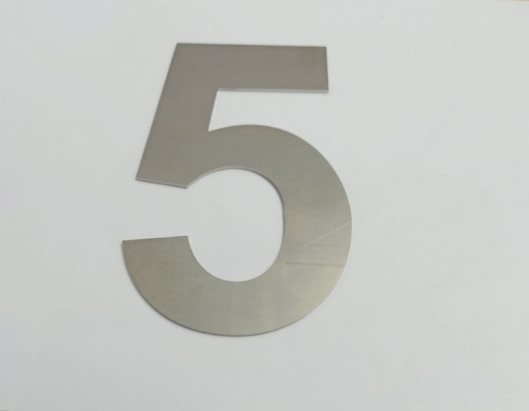 Numer na dom ze stali nierdzewnej cyfra 5 - 14 cm.jpg