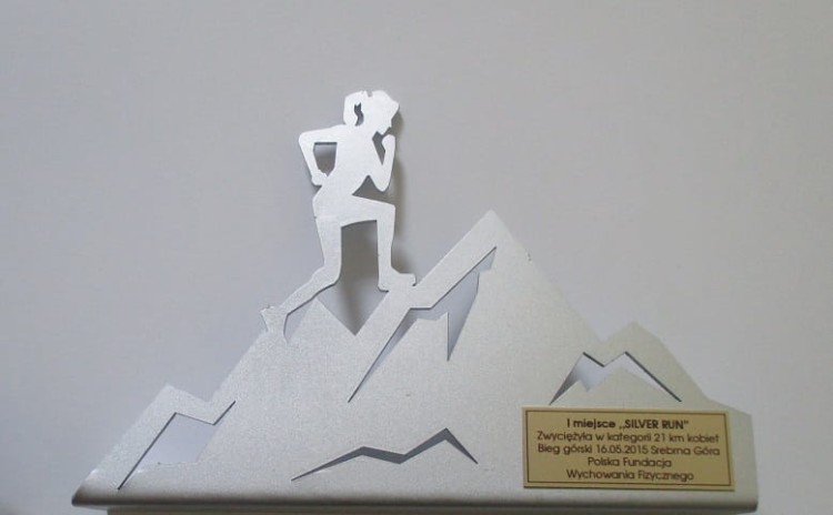 Statuetka na zamówienie.jpg