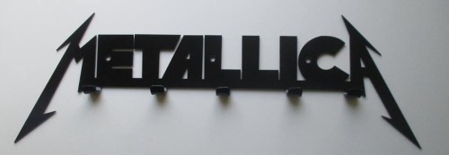 Wieszak z napisem Metallica.jpg
