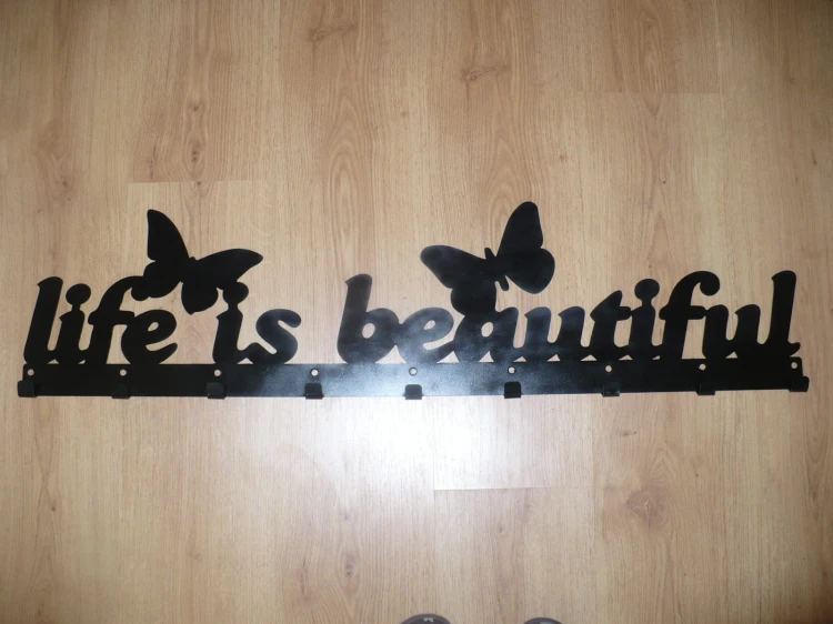 Wieszak z napisem Life is beautiful .JPG