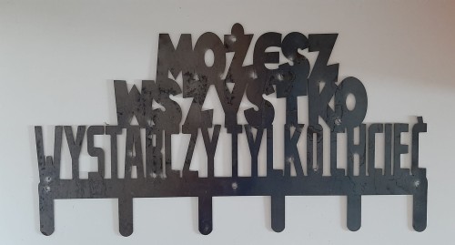 wieszak na ubrania możesz wszystko wieszaj.jpg