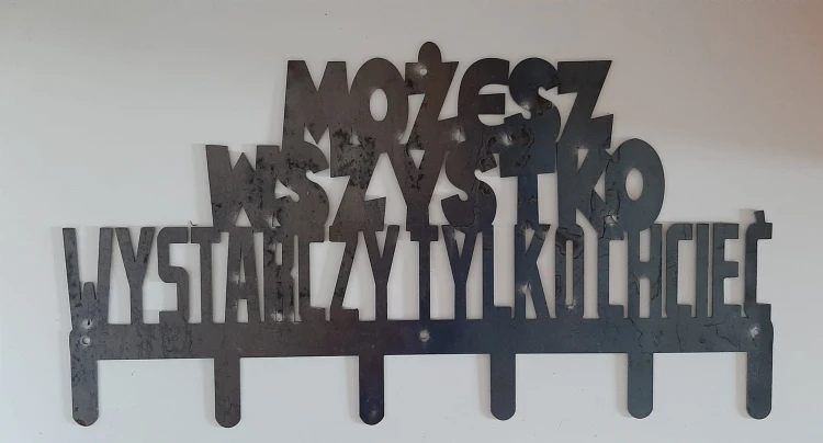 wieszak na ubrania możesz wszystko wieszaj.jpg