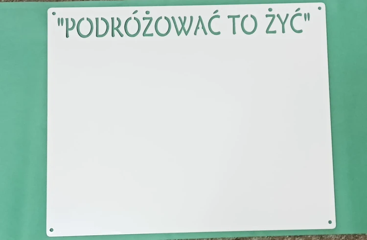 Tablica na magnesy "Podróżować to żyć" 53 X 43 CM BIAŁA.jpg