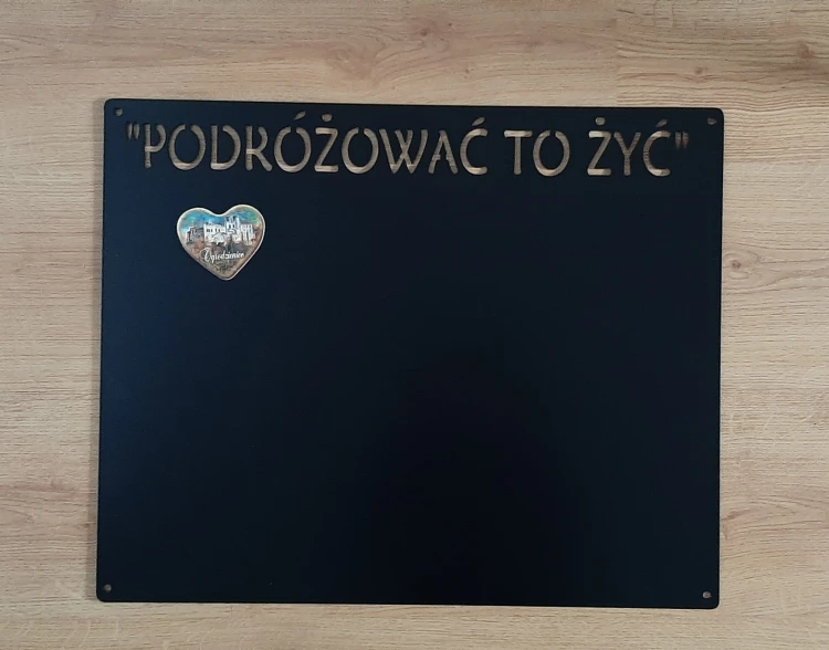 Tablica na magnesy "Podróżować to żyć" 53 X 43 CM.jpg